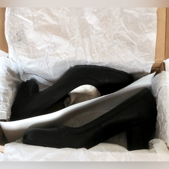 New Clarks Black Leather Pumps - 8M - Picture 6 of 7